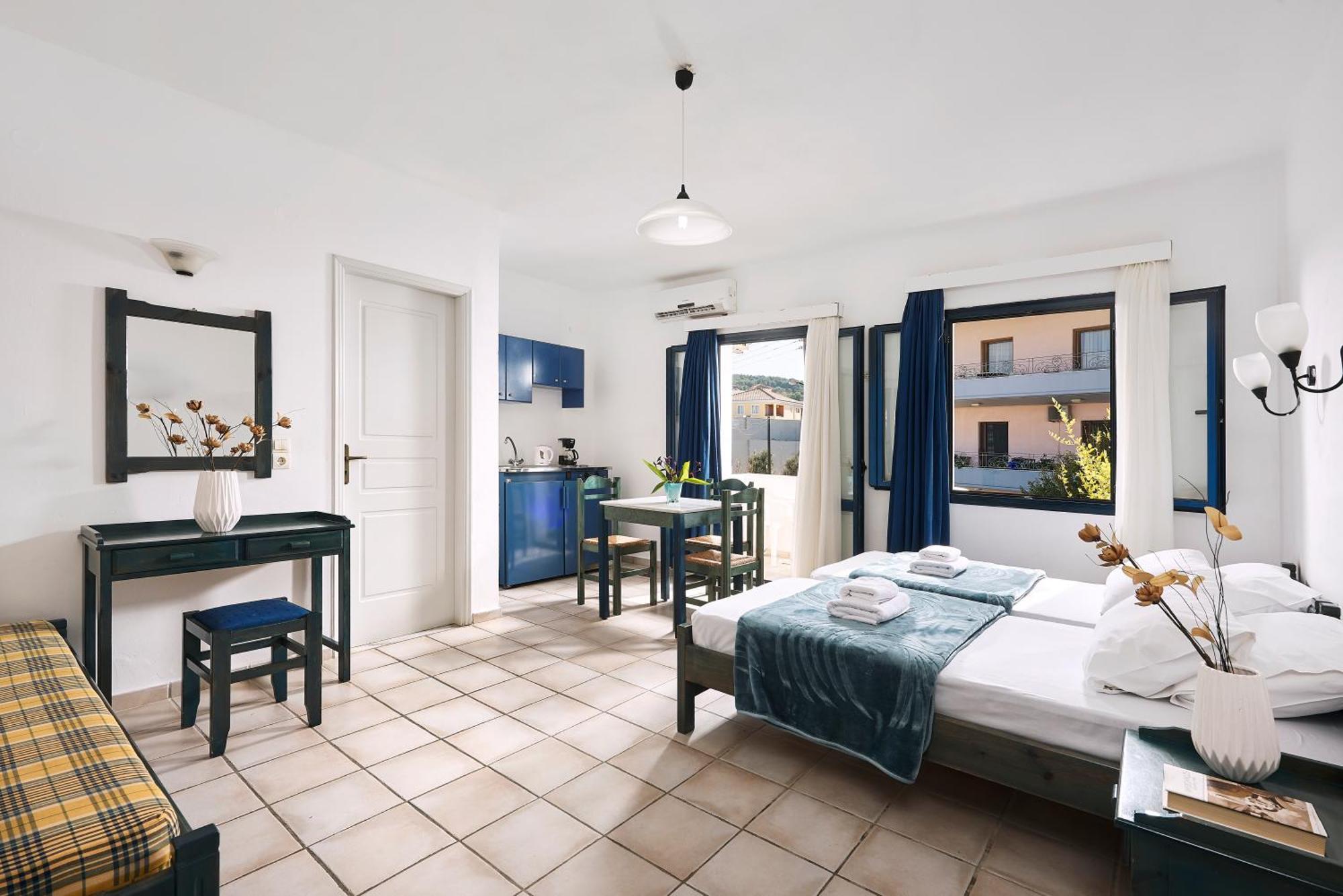 Agia Marina Eva Suites & Apartments الغرفة الصورة