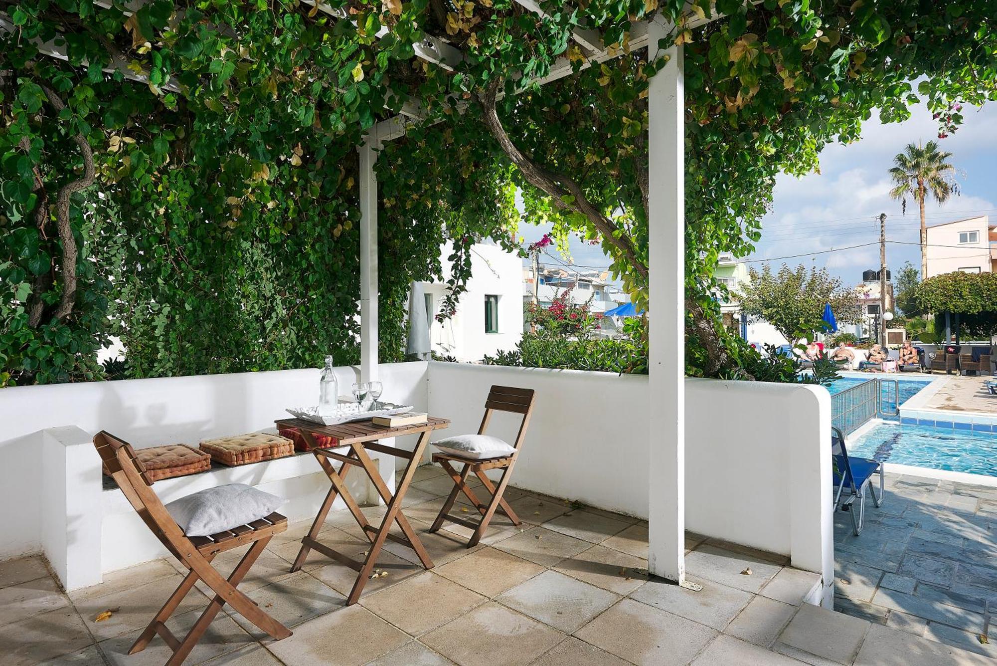 Agia Marina Eva Suites & Apartments الغرفة الصورة