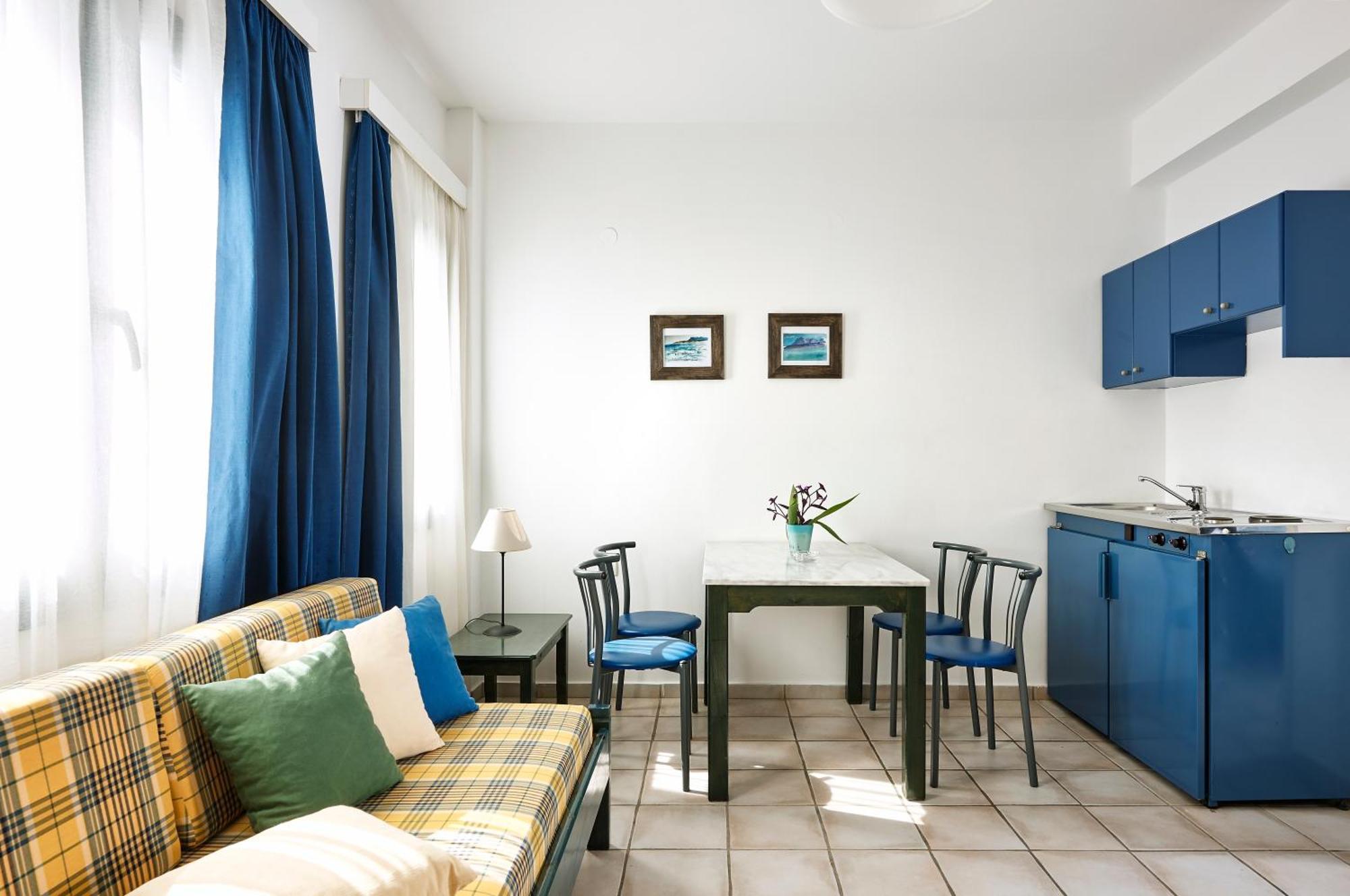 Agia Marina Eva Suites & Apartments الغرفة الصورة