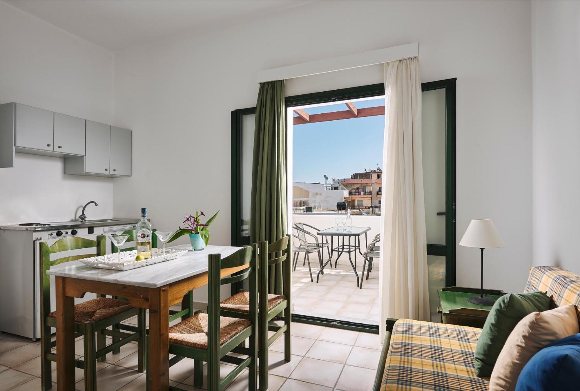 Agia Marina Eva Suites & Apartments الغرفة الصورة